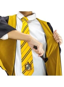 Túnica De Hufflepuff Deluxe Para Adulto (Réplica Oficial Collectors) - Harry Potter -Tienda De Cosplay tunica de hufflepuff deluxe para adulto replica oficial collectors harry potter 4