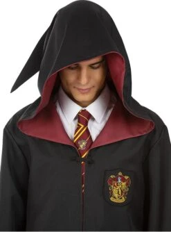 Túnica Réplica Harry Potter Gryffindor Para Adulto - Diamond Edition 19 Túnica Réplica Harry Potter Gryffindor Para Adulto - Diamond Edition -Tienda De Cosplay tunica replica harry potter gryffindor para adulto diamond edition 5